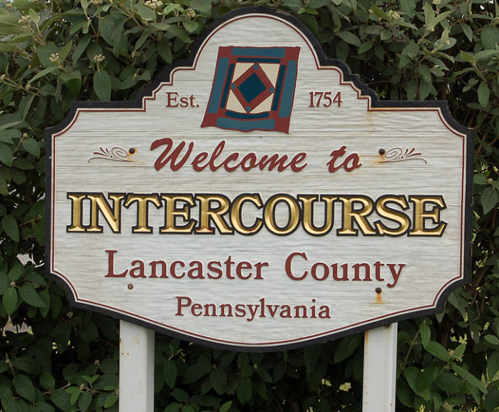727px-Intercourse_Pennsylvania_Welcome_Sign_2000px