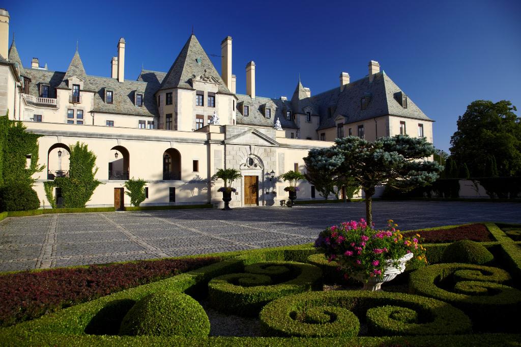 Oheka Castle In New York Will Make You Feel Like You Re In A Fairytale