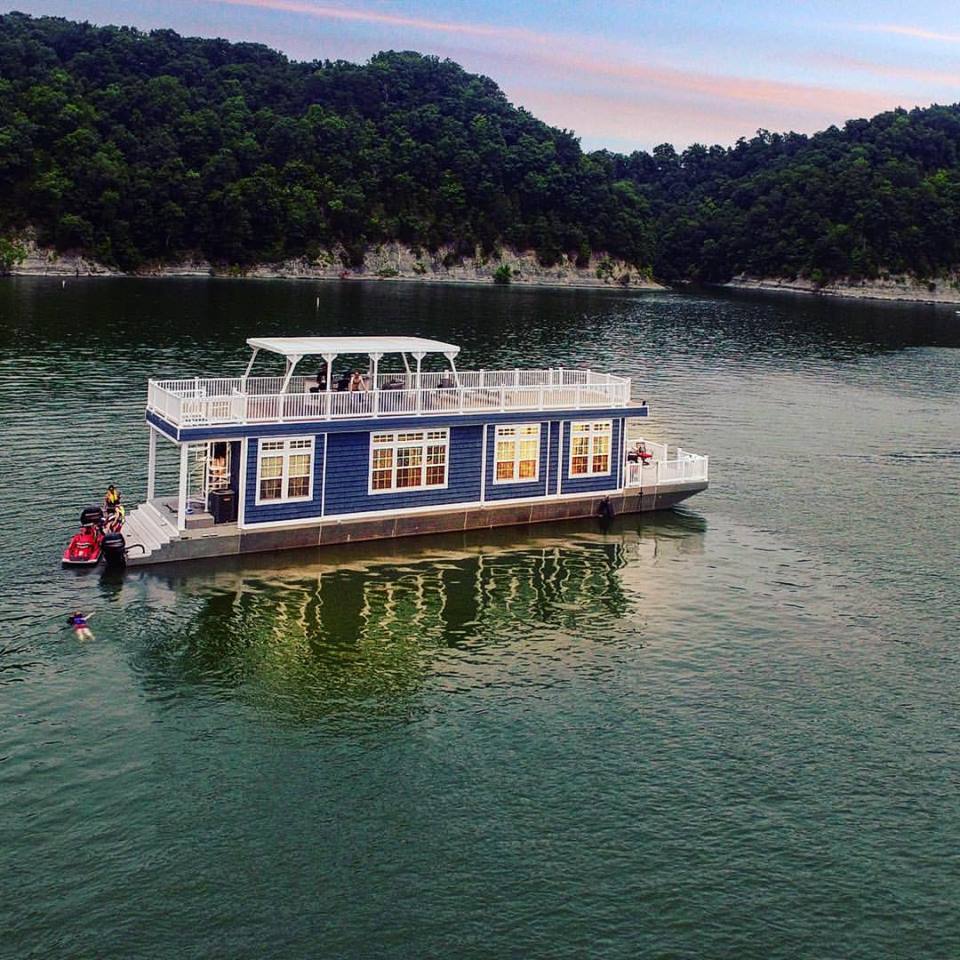 Lee S Ford Marina Has The Best Floating Cabins Near Cincinnati