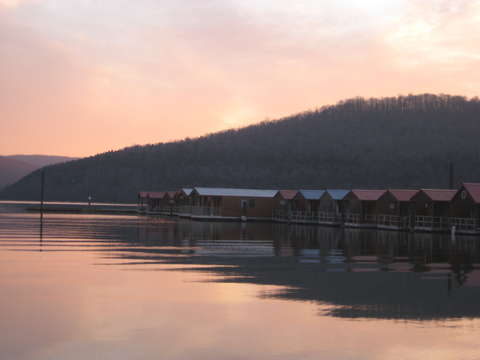Wake Up On The Water At These One Of A Kind Cabins In Tennessee
