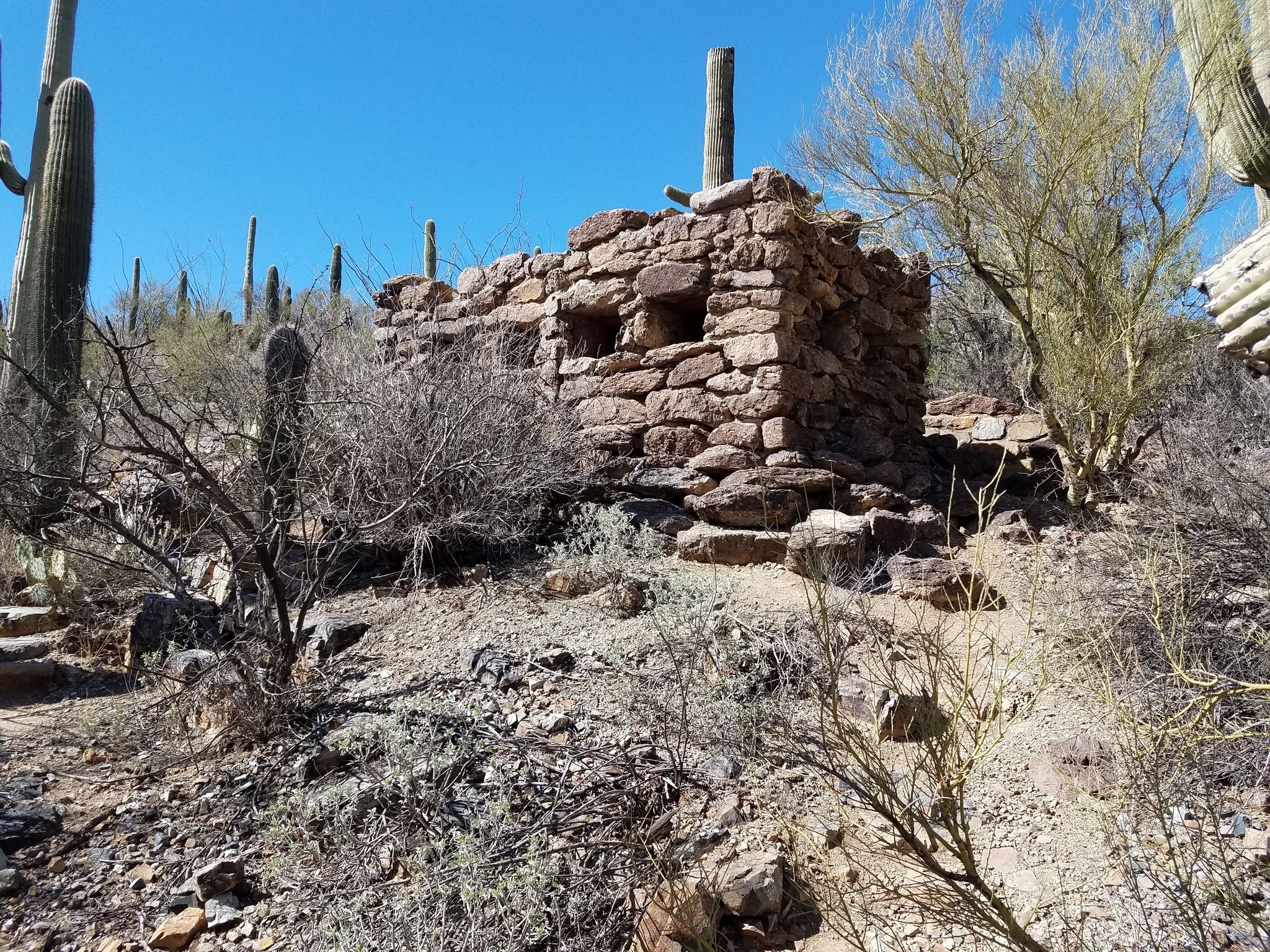This Trail In Arizona Leads Straight To An Abandoned Copper Mine