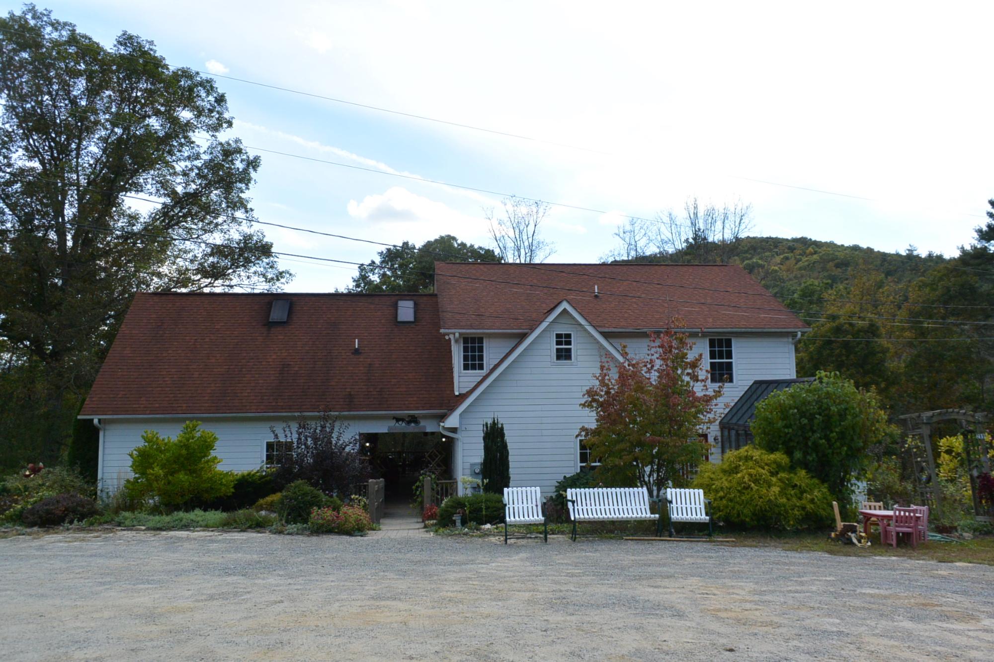 Troyer's Country Amish Store Is In The Middle Of Nowhere In North