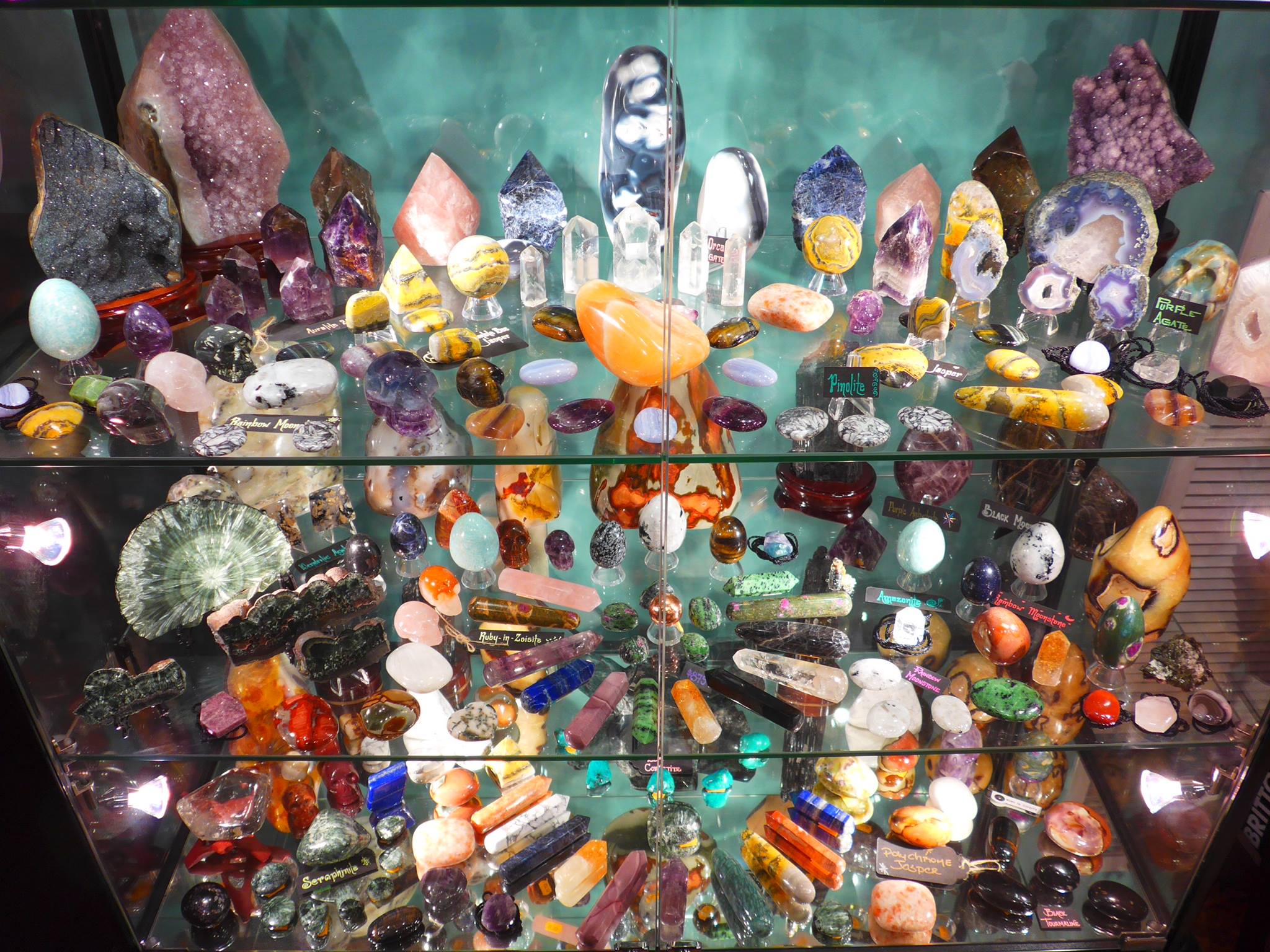 The Crystal Cottage Of Vermont Is A Unique Rock Shop