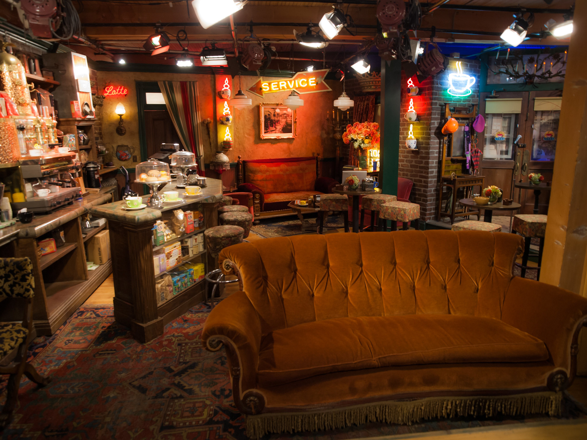 The Friends Couch Is Coming To New Orleans For The 25th Anniversary