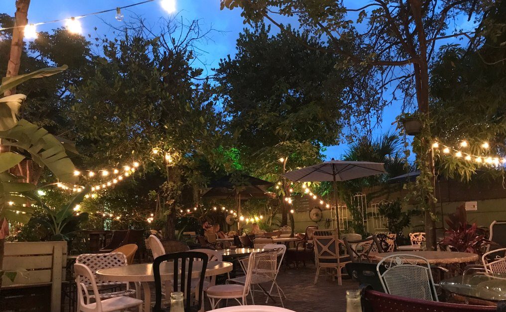 Lagniappe House In Florida Lets You Wine & Dine In An Outdoor Garden