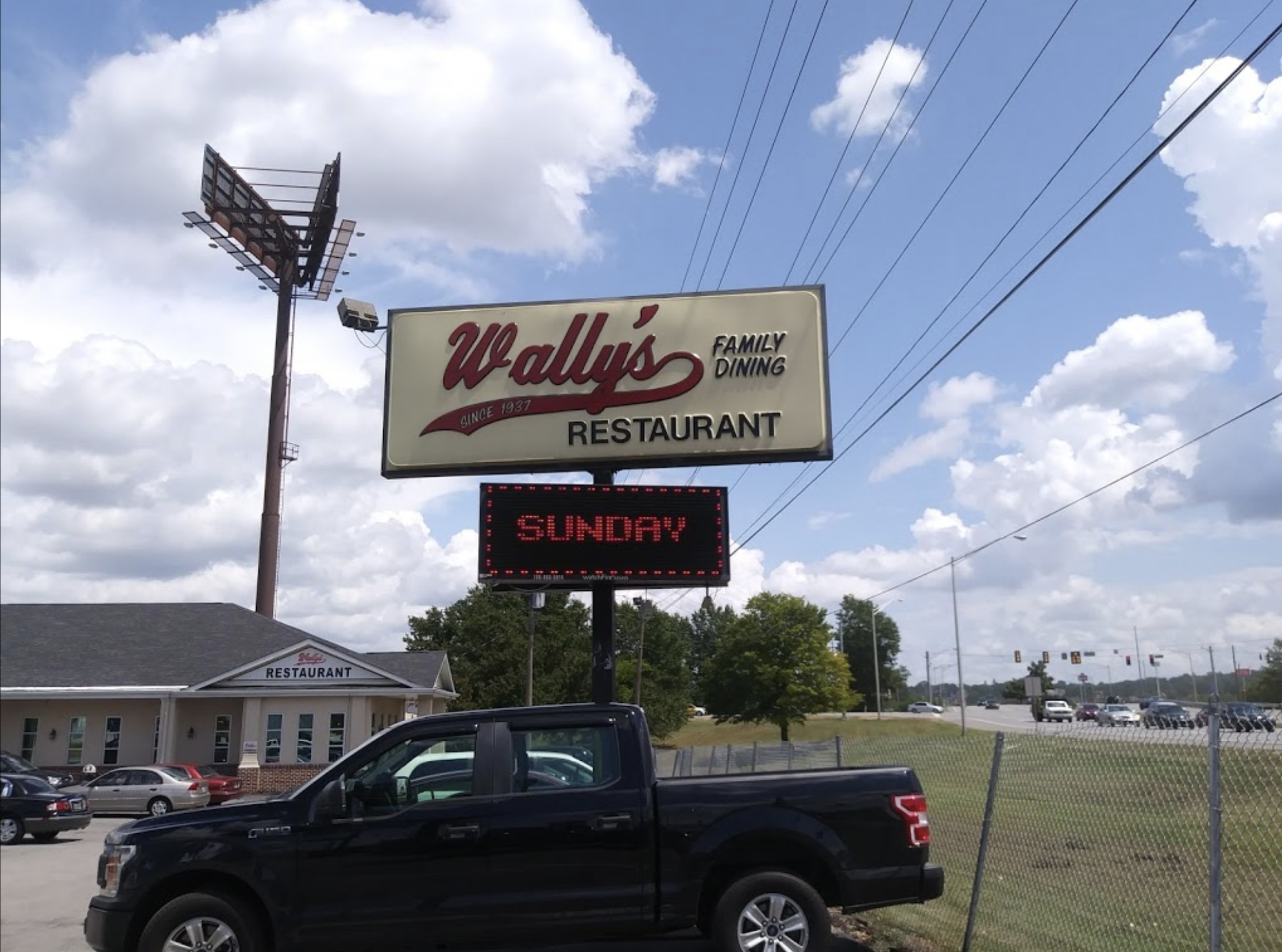 Wally's Restaurant Is An AllYouCanEat Buffet In Tennessee That's Full Of Southern Flavor