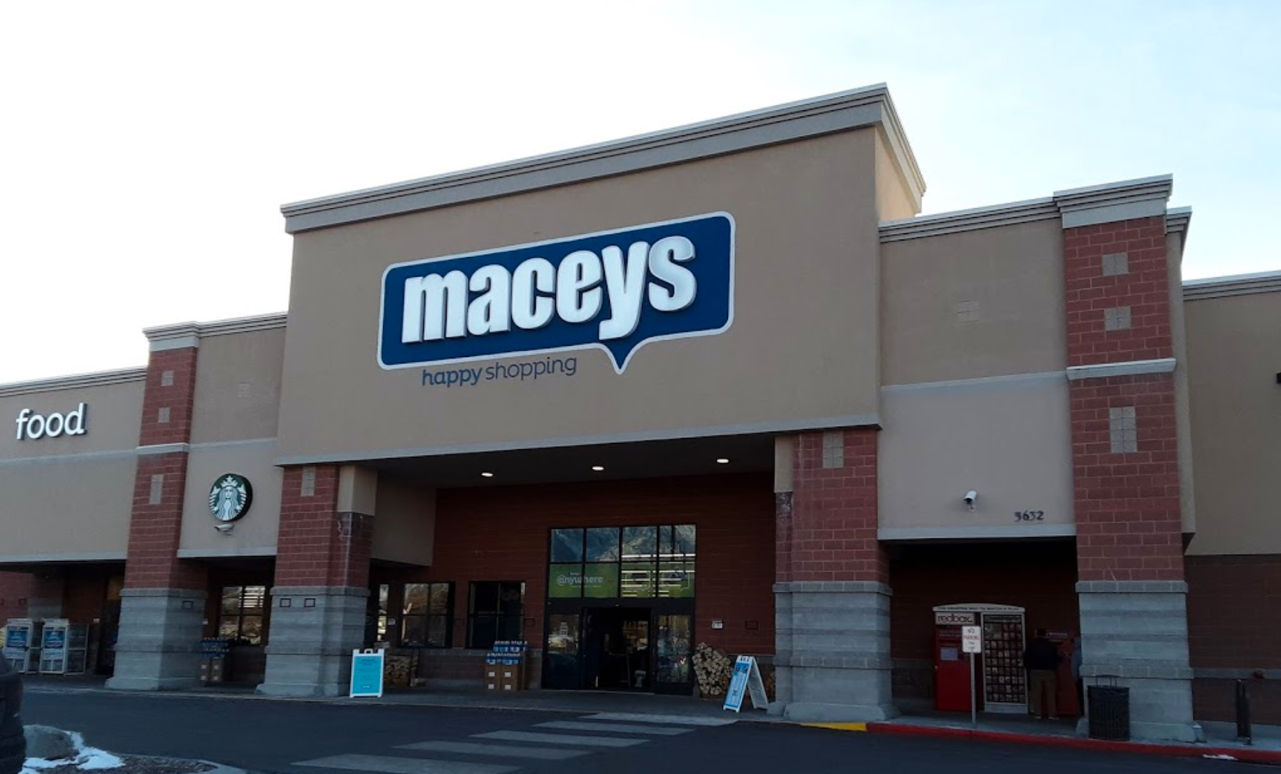 Macey's Grocery Stores In Utah Serve Giant SoftServe Ice Cream Cones