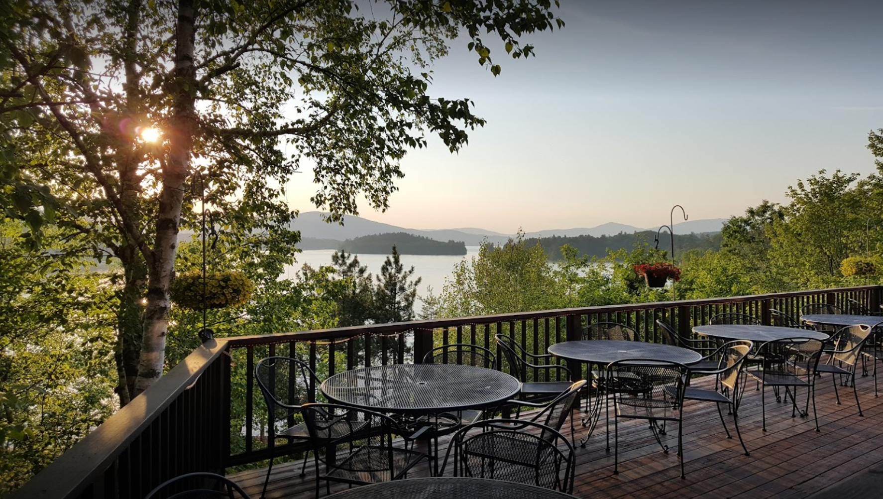 This Secluded Waterfront Restaurant In New Hampshire Is A Magical Place this-secluded-waterfront-restaurant-in-new-hampshire-is-a-magical-place